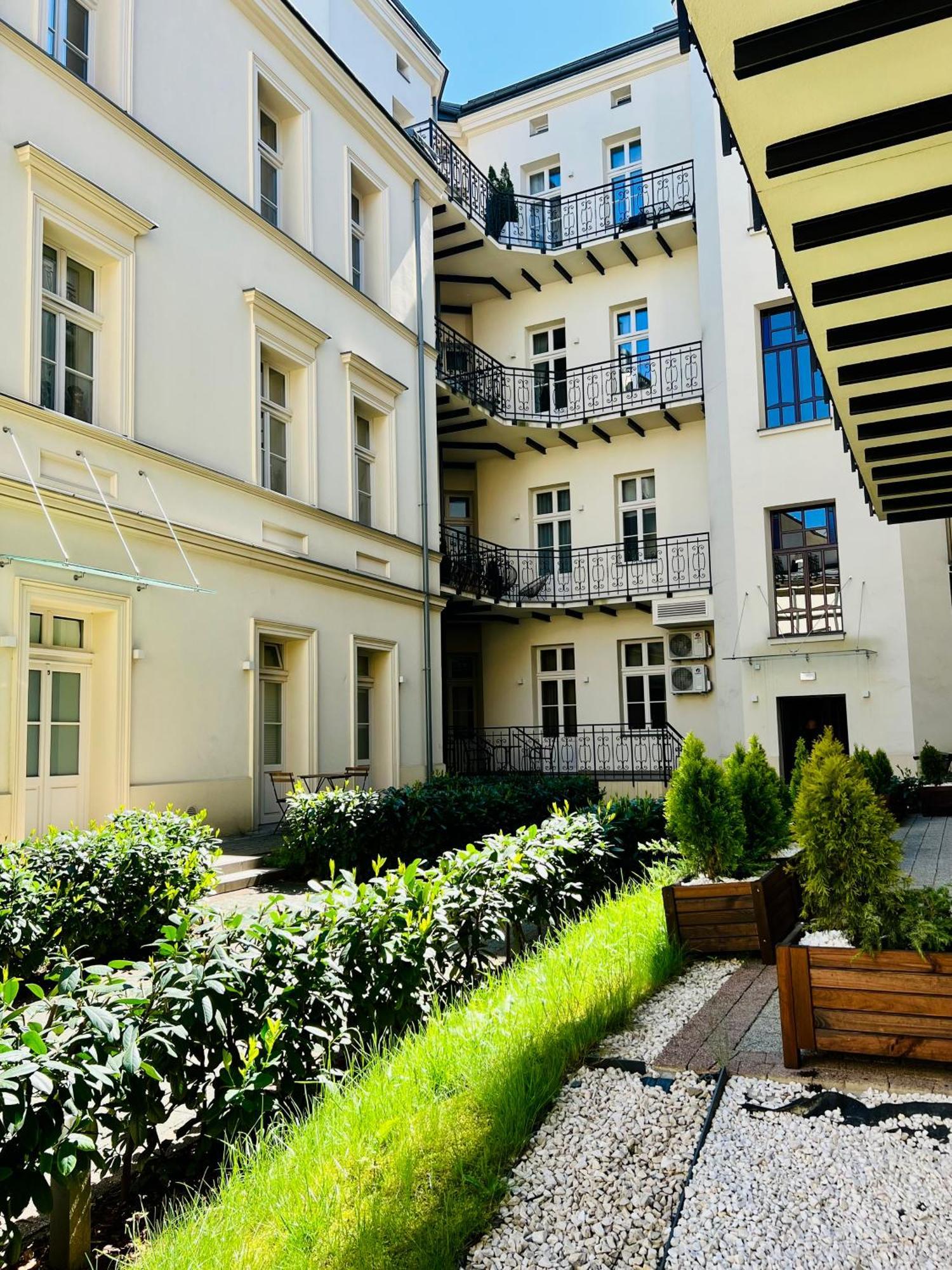 Atrium - Old Town Luxury Apartments - By Upstairs Краків Екстер'єр фото