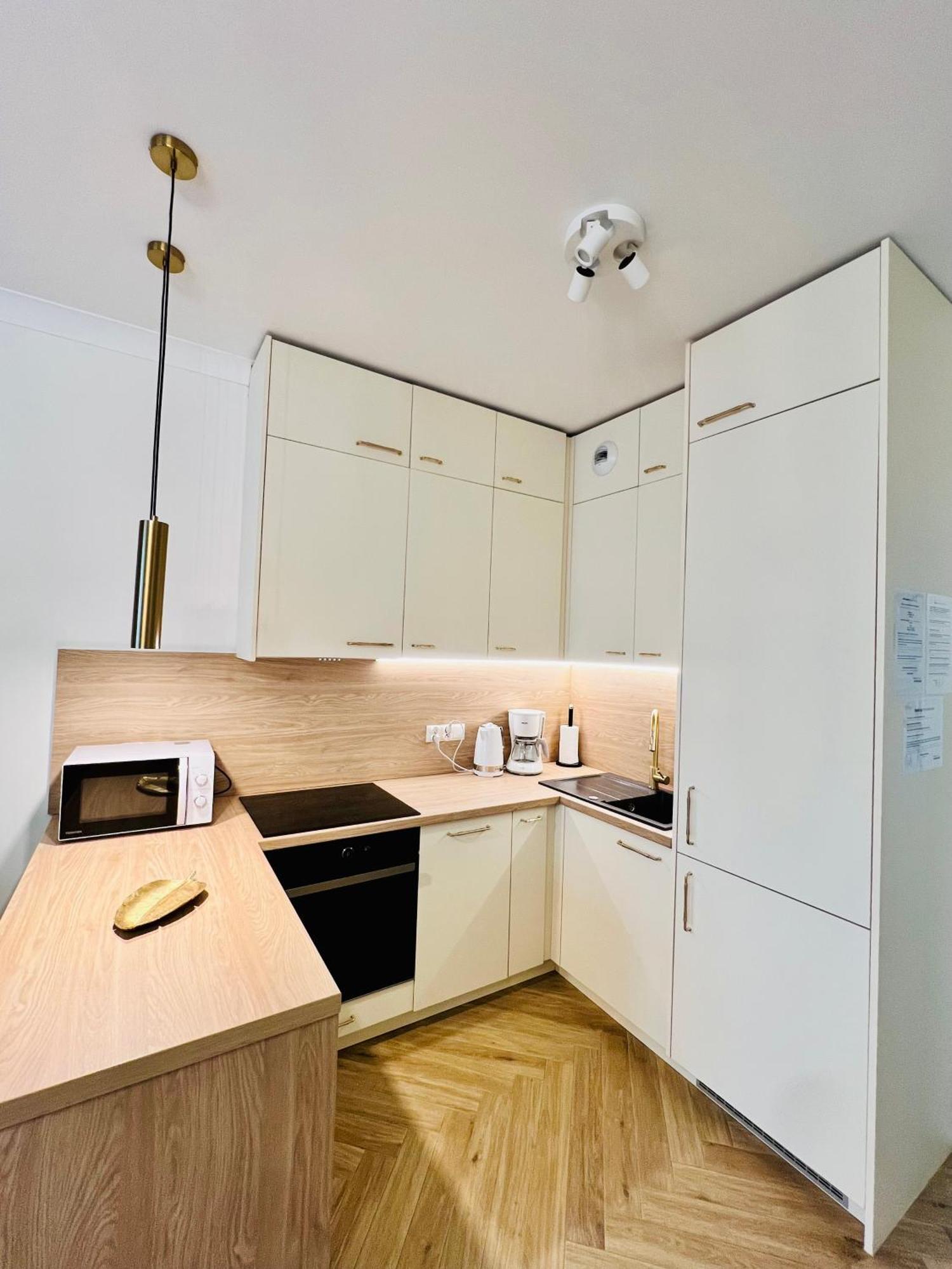 Atrium - Old Town Luxury Apartments - By Upstairs Краків Екстер'єр фото
