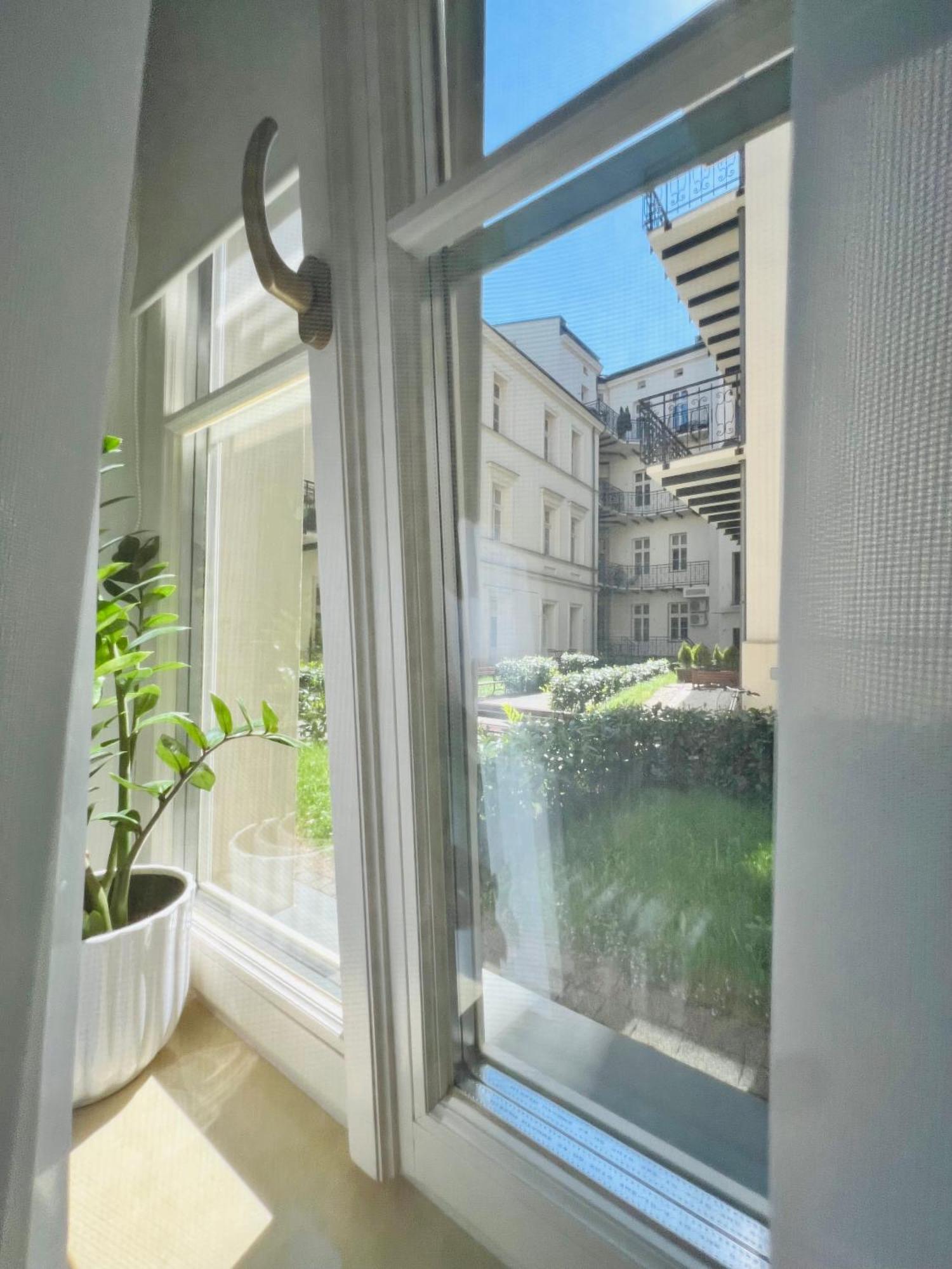 Atrium - Old Town Luxury Apartments - By Upstairs Краків Екстер'єр фото