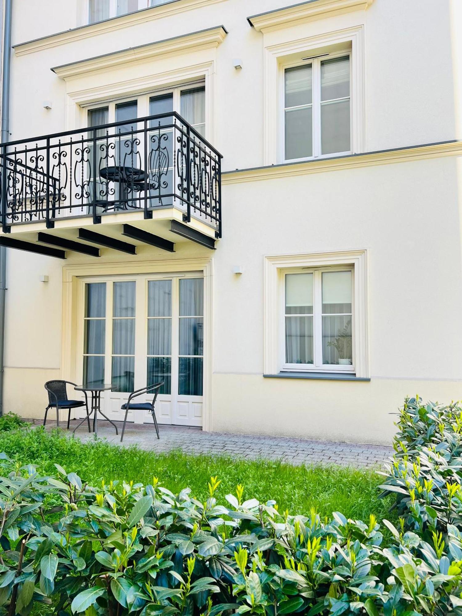 Atrium - Old Town Luxury Apartments - By Upstairs Краків Екстер'єр фото