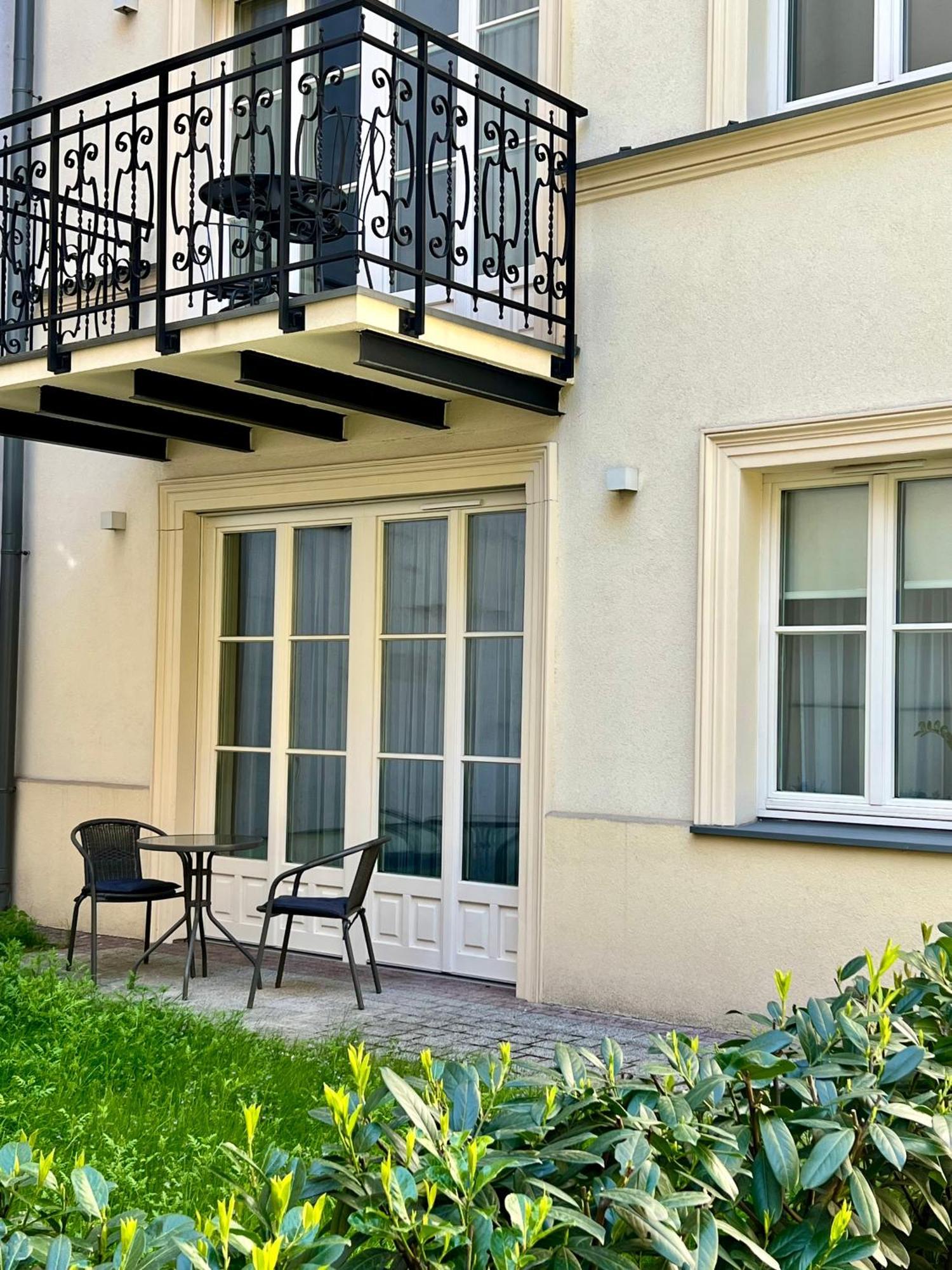 Atrium - Old Town Luxury Apartments - By Upstairs Краків Екстер'єр фото