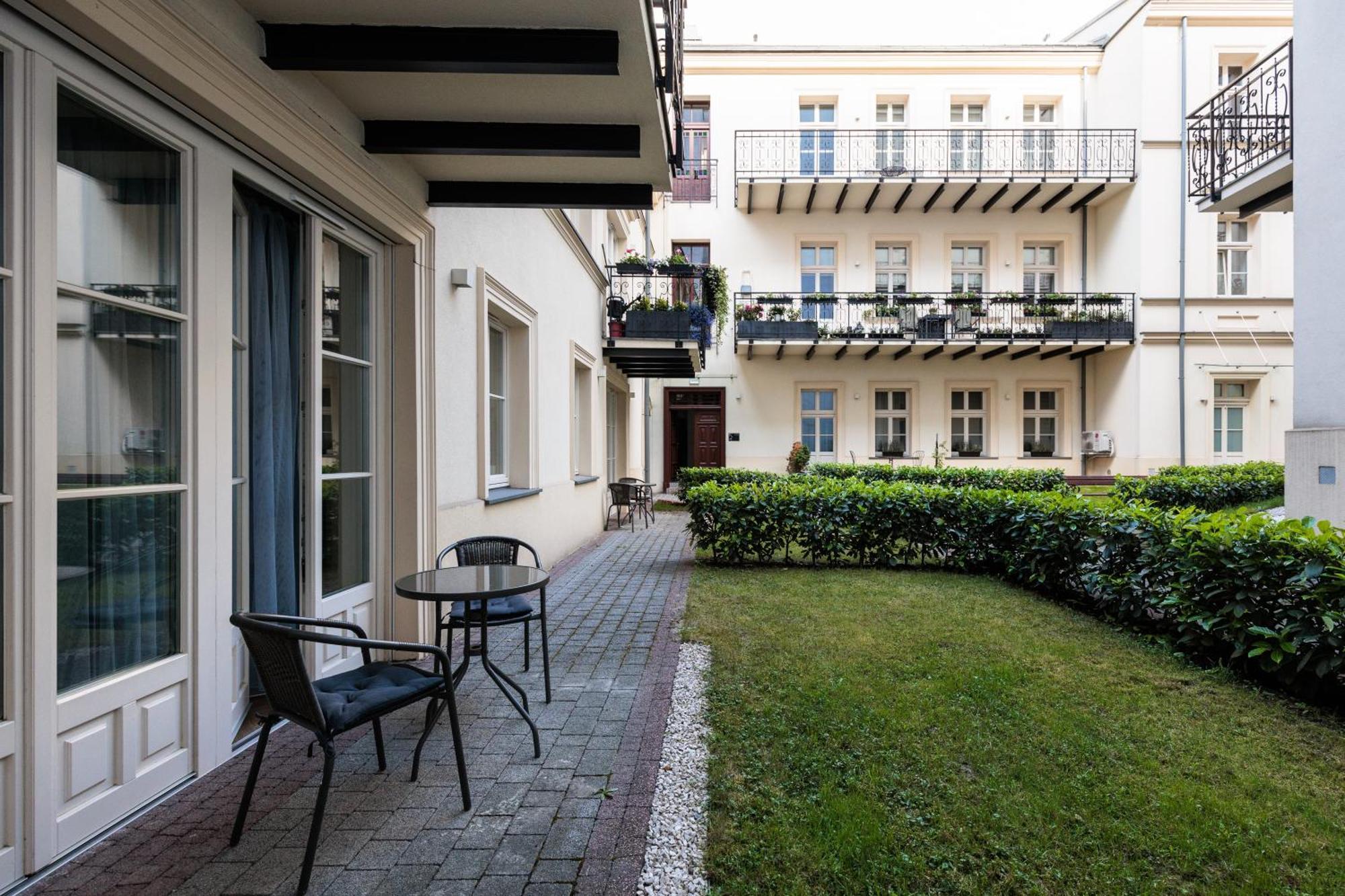 Atrium - Old Town Luxury Apartments - By Upstairs Краків Екстер'єр фото